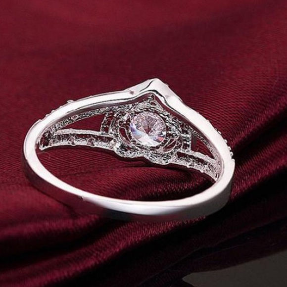 Gorgeous Crystal Heart 925 Sterling Silver ring - Picture 2 of 9